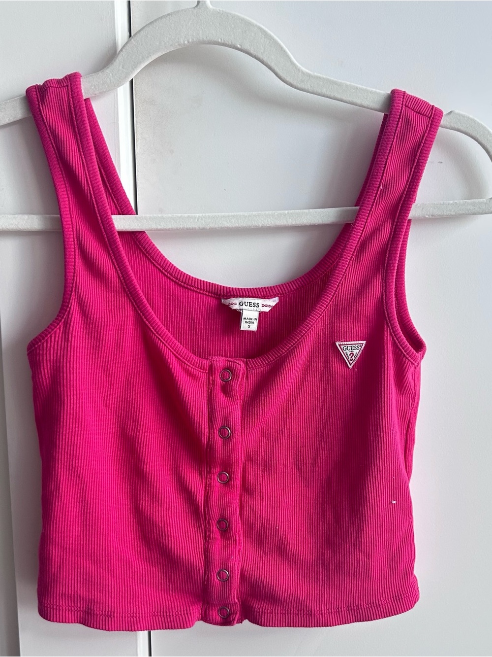 Guess Hot Pink Ribbed Button-Front Cropped Tank - Picture 2 of 4